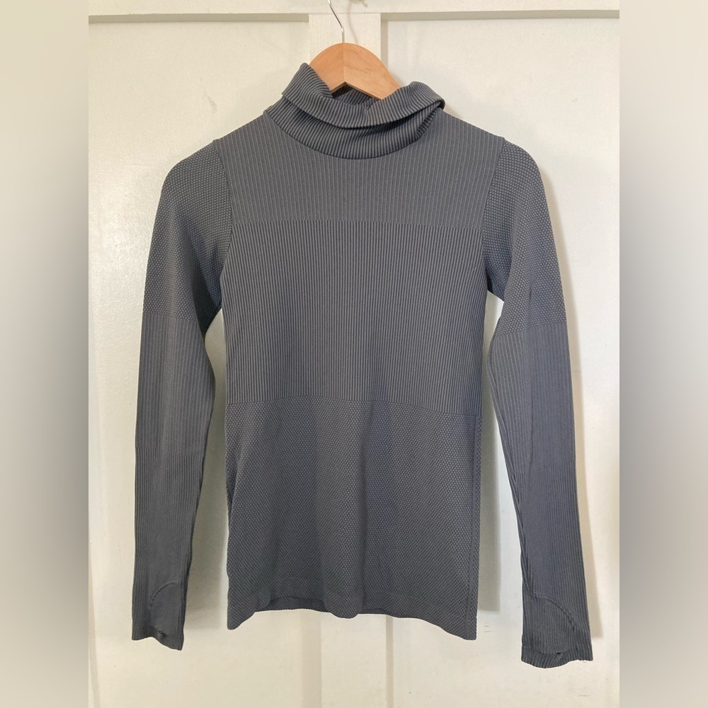 ATHLETA turtleneck t shirt athletic sportswear workout shirt ribbed XS
